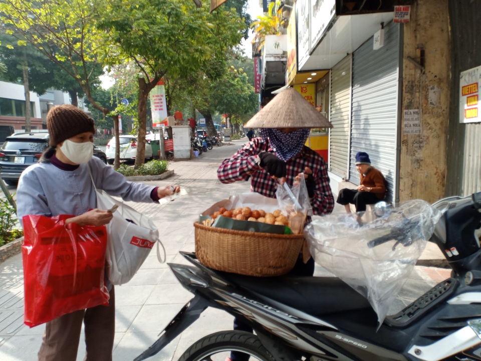 Bươn chải những gánh hàng rong ngày cuối năm - 1 Bươn chải những gánh hàng rong ngày cuối năm - 1