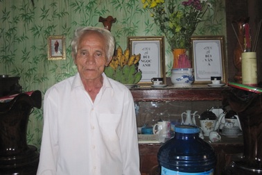 3 lần cán bộ mang bia mời dân uống để “dụ” kí giấy tờ