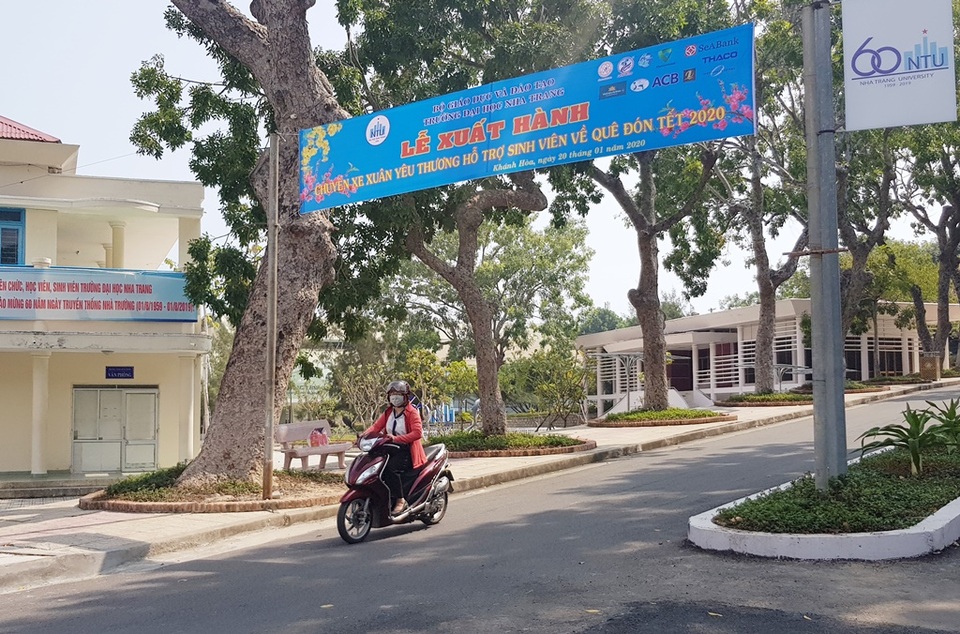 Trường ĐH Nha Trang đưa 400 sinh viên về quê ăn Tết bằng “chuyến xe 0 đồng” - 1 Trường ĐH Nha Trang đưa 400 sinh viên về quê ăn Tết bằng “chuyến xe 0 đồng” - 1