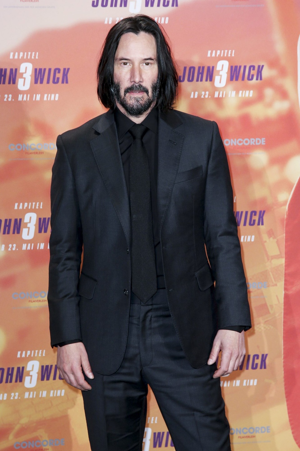 Keanu Reeves' auction for a 15-minute appointment reached... 16,600 USD - 1