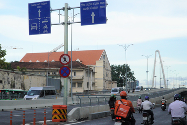 Đường 2 chiều thành một chiều: Nhiều người "ngơ ngác" tham gia giao thông