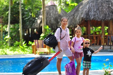 Lối sống tự lập của cô bé '2 dòng máu'