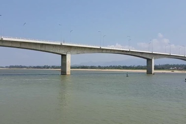 Người lái đò trao đổi với PV