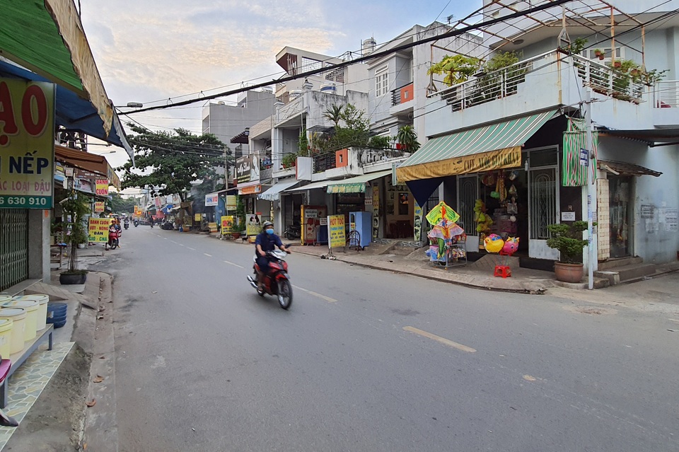 Tên cướp kéo lê cô gái hơn 500m trên đường phố Sài Gòn - 3 Tên cướp kéo lê cô gái hơn 500m trên đường phố Sài Gòn - 3