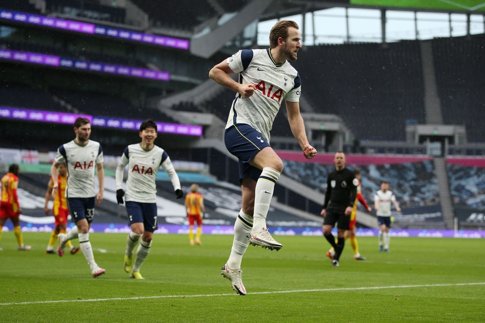 Kane, Son Heung Min tỏa sáng, HLV Mourinho tạm thời an toàn - 1