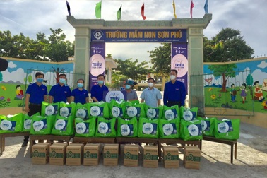 "Triệu bữa cơm 2021" tiếp tục hỗ trợ 16.000 người lao động khó khăn