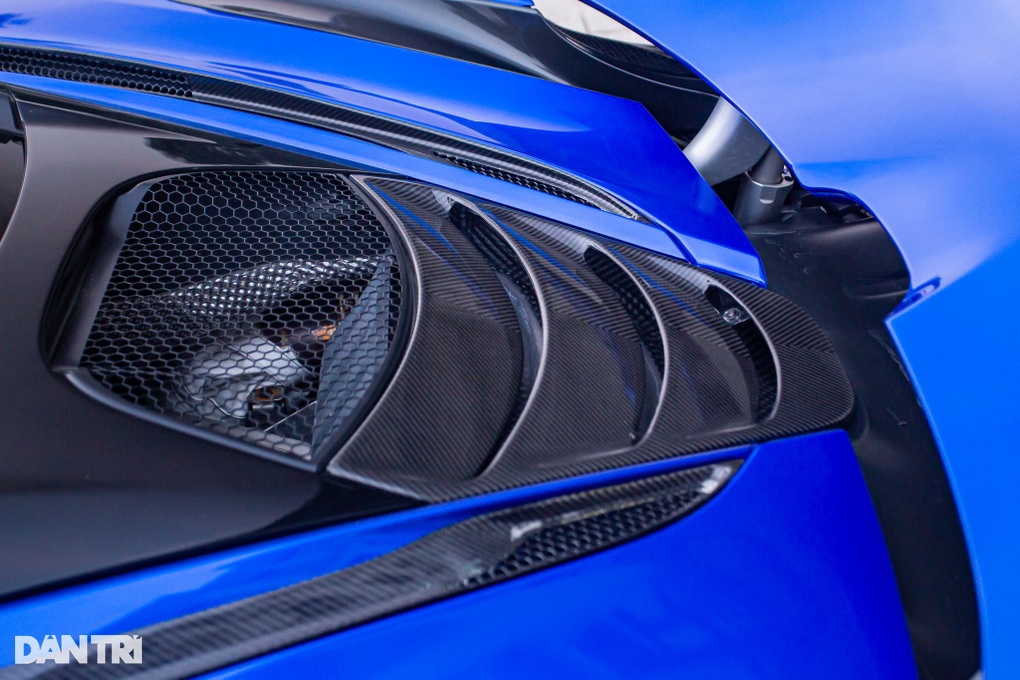 Đi 11.000km, siêu xe McLaren 720S mất giá 9 tỷ đồng dù đã được độ khủng - 7 Đi 11.000km, siêu xe McLaren 720S mất giá 9 tỷ đồng dù đã được độ khủng - 7