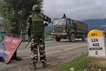 Căng thẳng biên giới Ấn Độ-Trung Quốc: Xe tăng hai bên sẵn sàng khai hỏa