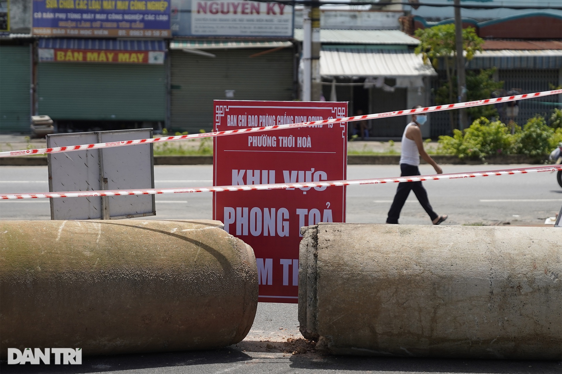 Cảnh vắng vẻ, nhà nhà cửa đóng then cài phòng dịch ở Bình Dương - 14 Cảnh vắng vẻ, nhà nhà cửa đóng then cài phòng dịch ở Bình Dương - 14
