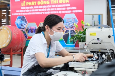 Đang đi làm có thể ngừng đóng bảo hiểm thất nghiệp để nhận trợ cấp không?