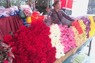 Hoa tươi Valentine bán chậm, mua hàng online được giảm nửa triệu đồng