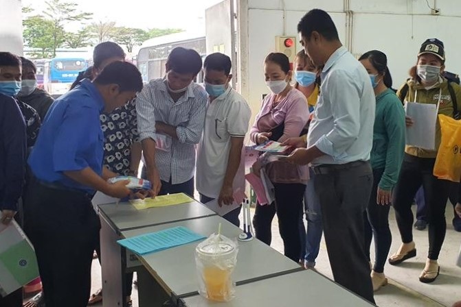 Sadece Temmuz ayında Ho Chi Minh şehrinde 18.000 işçi işsizlik yardımı alıyordu - 1 Riêng tháng 7, TPHCM có 18.000 lao động hưởng trợ cấp thất nghiệp - 1