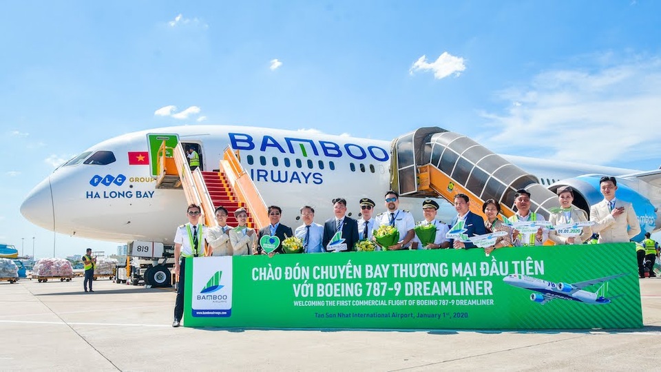 Máy bay thân rộng Boeing 787-9 Dreamliner Ha Long Bay của Bamboo Airways thực hiện chuyến bay thương mại đầu tiên - 2 Máy bay thân rộng Boeing 787-9 Dreamliner Ha Long Bay của Bamboo Airways thực hiện chuyến bay thương mại đầu tiên - 2