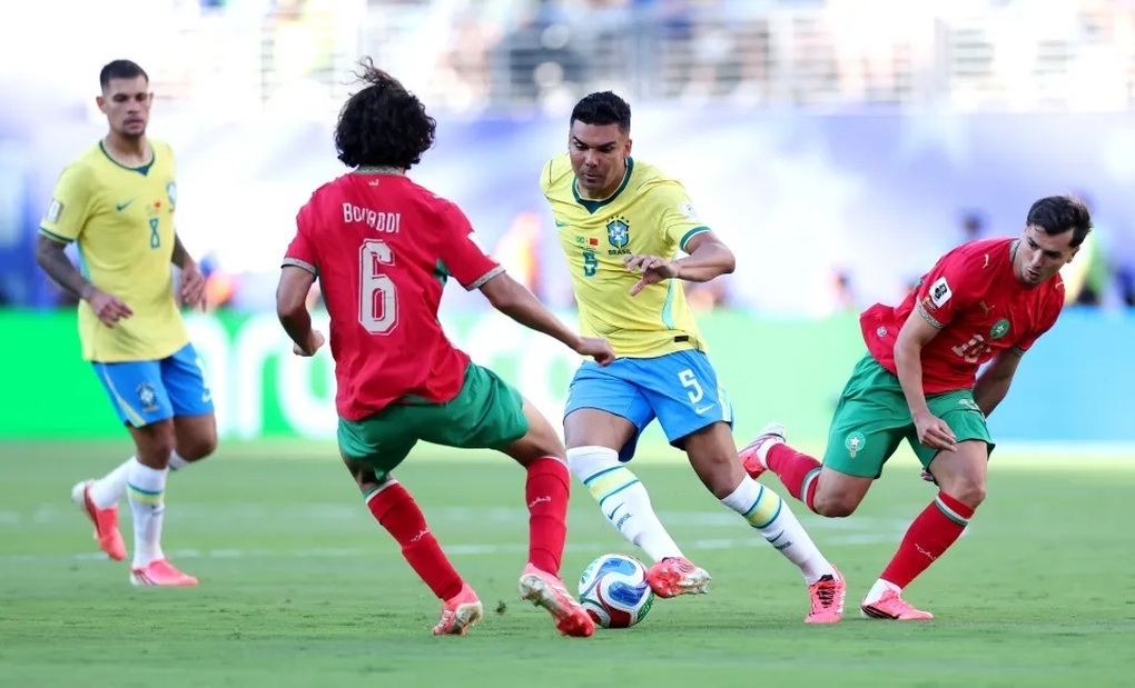 Casemiro bị chỉ trích nặng nề sau khi Brazil suýt thua Morocco - 1