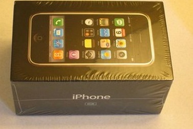 iPhone đời đầu nguyên tem được rao bán giá… 10 ngàn USD