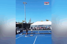 Tay vợt pickleball số 1 thế giới đập vợt vì thua đối thủ 16 tuổi