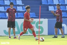 Người lạ trèo cây quay lén U22 Việt Nam trước trận gặp Lào