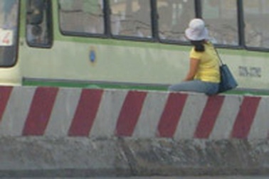 “Thèm” cầu vượt bộ hành