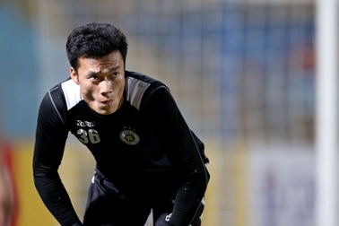 Thủ thành Bùi Tiến Dũng thể hiện ra sao ở trận đấu với April 25?