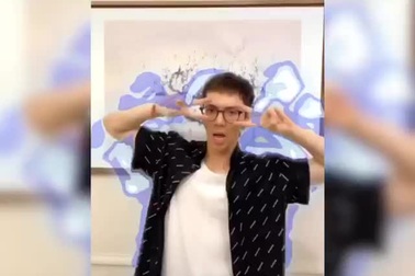 Erik với “Vũ điệu rửa tay”