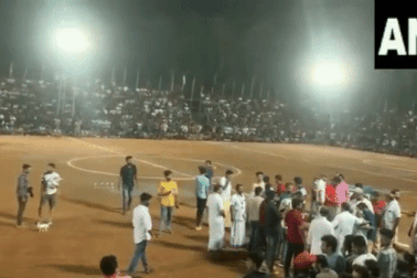 Kinh hoàng khoảnh khắc sập khán đài làm hơn 200 người bị thương