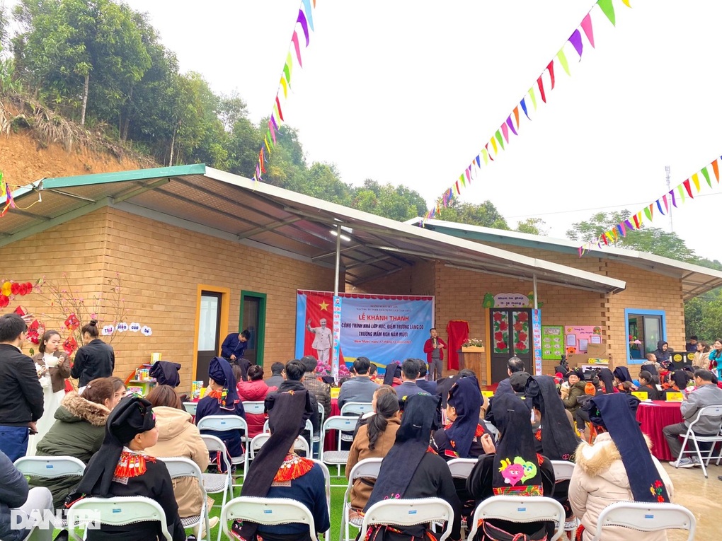 Trường mầm non Làng Cò từng bị cháy rụi... tưng bừng trong ngày khánh thành - 5 Trường mầm non Làng Cò từng bị cháy rụi... tưng bừng trong ngày khánh thành - 5