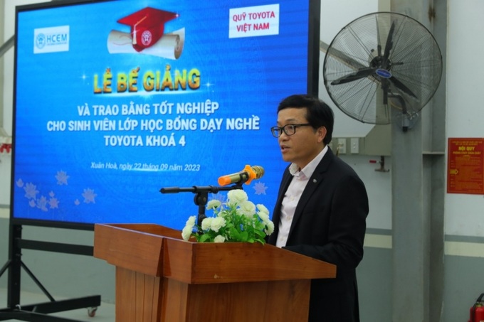 Ông Phạm Thanh Tùng – Chủ tịch Quỹ Toyota Việt Nam phát biểu tại Lễ bế giảng.