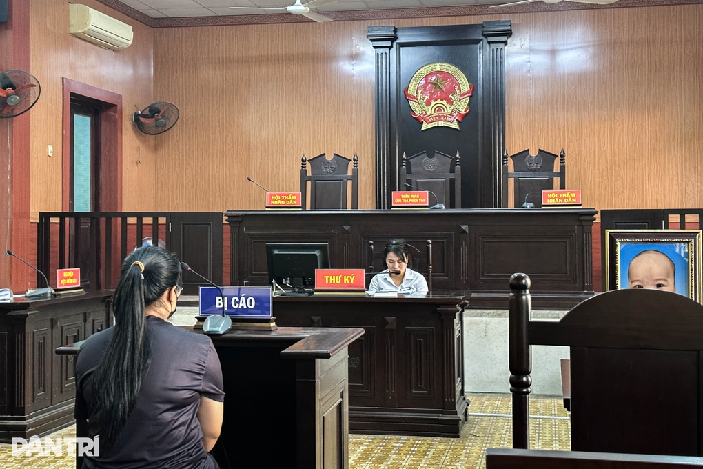 Hoãn phiên xử bảo mẫu ở Hà Nội làm bé trai 7 tháng tuổi tử vong - 1 Hoãn phiên xử bảo mẫu ở Hà Nội làm bé trai 7 tháng tuổi tử vong - 1
