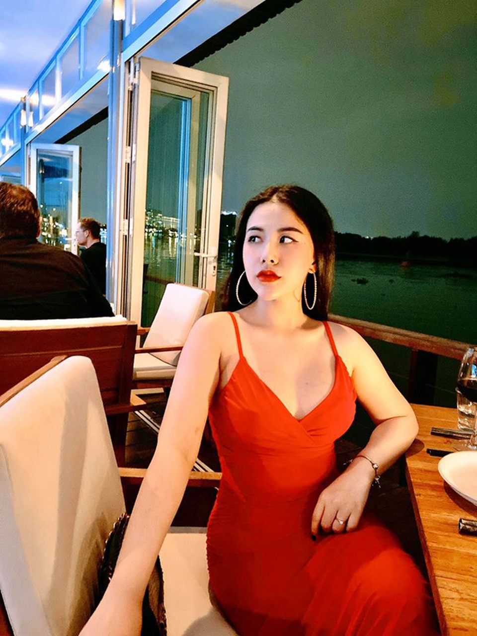 Nổi như cồn vì quá gợi cảm, 3 cô giáo xinh đẹp giờ ra sao? - 19 Nổi như cồn vì quá gợi cảm, 3 cô giáo xinh đẹp giờ ra sao? - 19