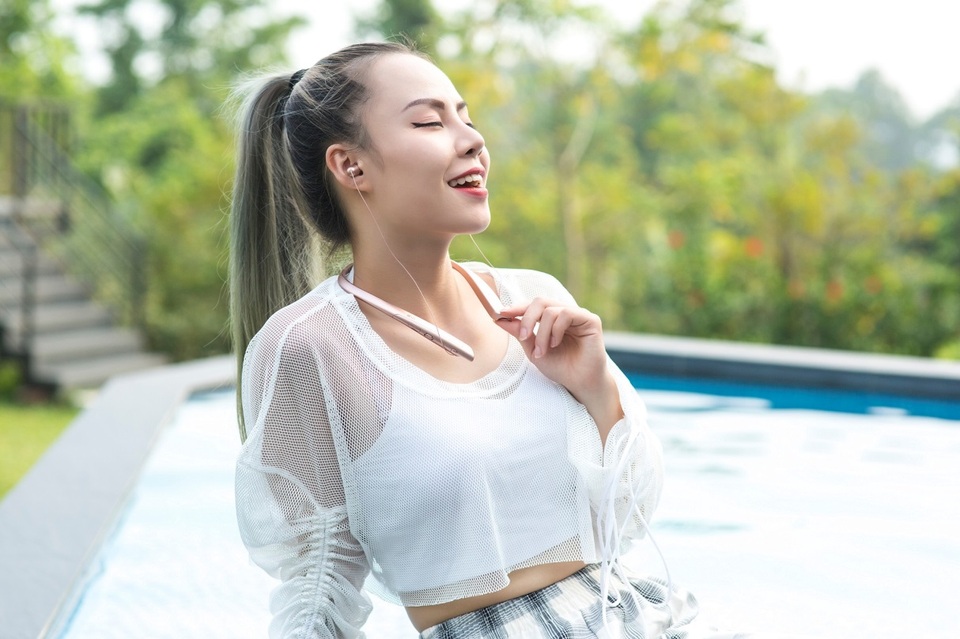 Lí do Hanoi X-Girls và “hot gymer” Tracy Lê ưa chuộng tai nghe Bluetooth - 4 Lí do Hanoi X-Girls và “hot gymer” Tracy Lê ưa chuộng tai nghe Bluetooth - 4