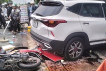 Ô tô tông vào quán bánh xèo ở Phan Thiết, 3 người thương vong