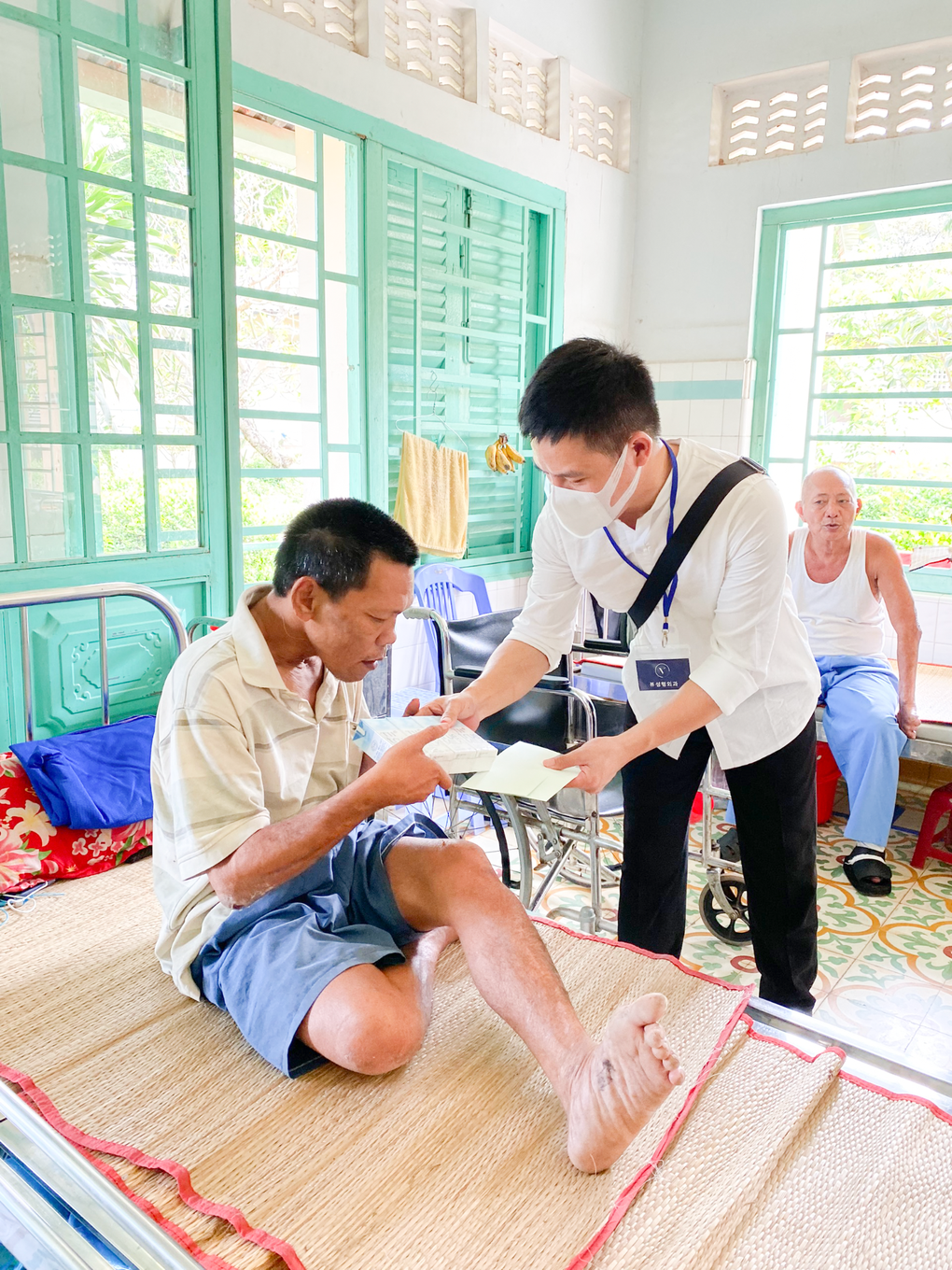 View Plastic Surgery trao quà từ thiện tại Khu điều trị phong Trại Cùi Bến Sắn - 3 View Plastic Surgery trao quà từ thiện tại Khu điều trị phong Trại Cùi Bến Sắn - 3