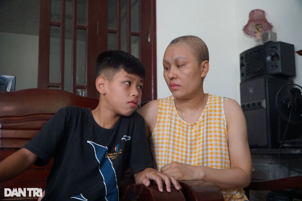 Bố mất vì đột quỵ, mẹ ung thư, cậu bé lớp 7 mịt mù tương lai - 2 Bố mất vì đột quỵ, mẹ ung thư, cậu bé lớp 7 mịt mù tương lai - 2