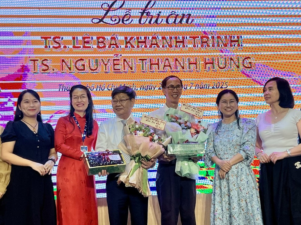 Vẻ đẹp của Toán học và hành trình tìm kiếm sự nhiệm màu - 2