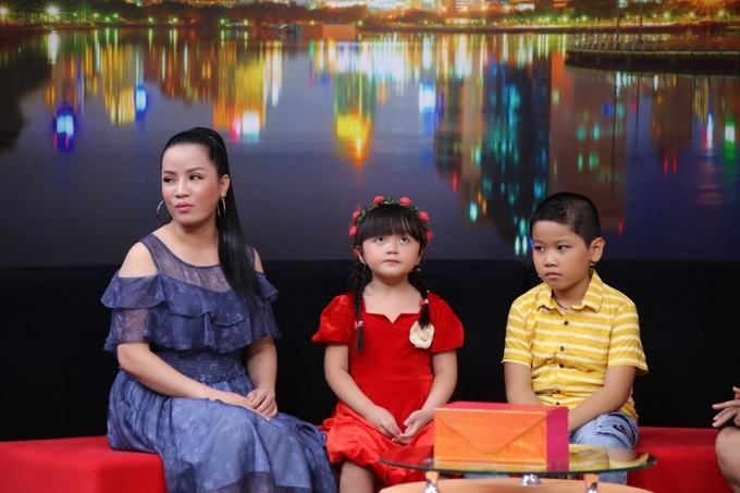 Trong gia đình của Minh Anh, chỉ có 3 mẹ con sống nương tựa vào nhau.