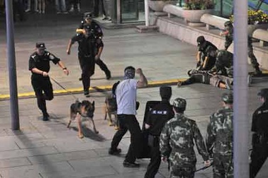 "Khủng bố" Tân Cương dòm ngó APEC