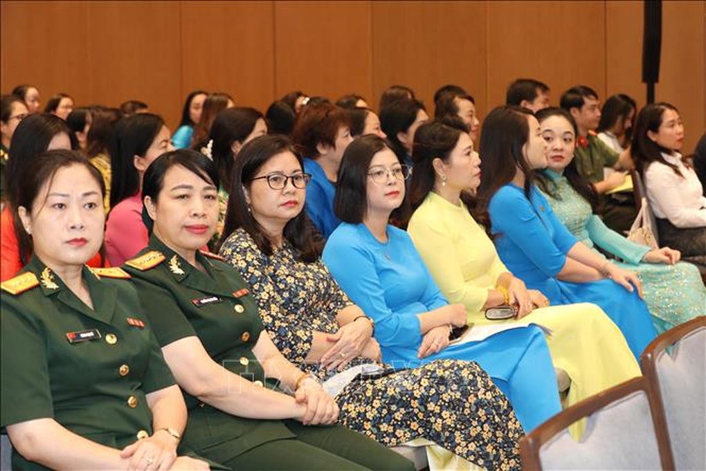 Sẽ xây dựng chính sách để đảm bảo an sinh xã hội cho phụ nữ - 4 Sẽ xây dựng chính sách để đảm bảo an sinh xã hội cho phụ nữ - 4