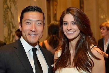 Bác sĩ Mỹ cáo buộc người vợ hoa hậu "lén lút làm gái gọi"