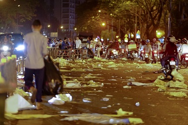 Bỏ đi suy nghĩ, cứ xả rác rồi cũng có... người dọn!