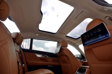 Hyundai giới thiệu hệ thống túi khí đầu tiên trên cửa sổ trời