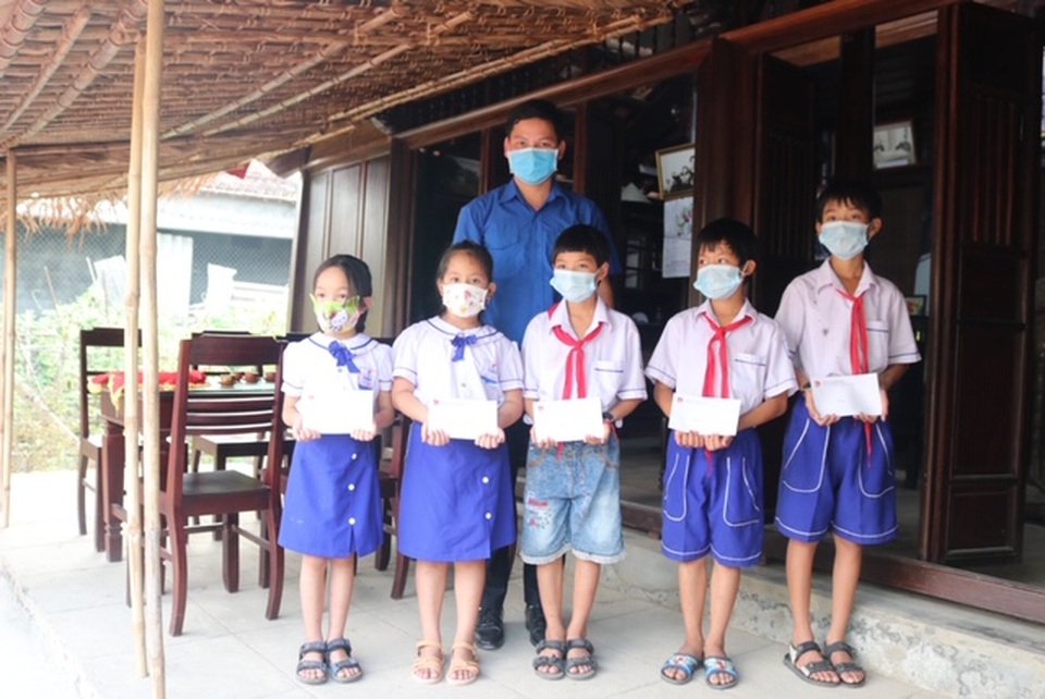 Tuổi trẻ Quảng Bình thi đua làm việc tốt kính dâng Đại tướng Võ Nguyên Giáp - 2 Tuổi trẻ Quảng Bình thi đua làm việc tốt kính dâng Đại tướng Võ Nguyên Giáp - 2