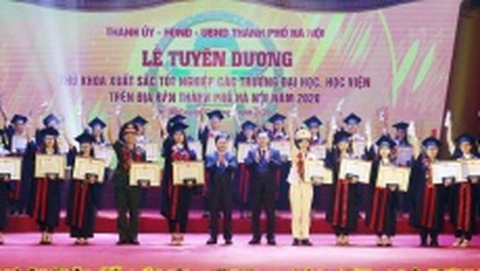 Hà Nội tuyên dương 88 thủ khoa xuất sắc năm 2020