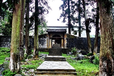 Những câu chuyện bí ẩn về dinh thự Vương ở Sà Phìn