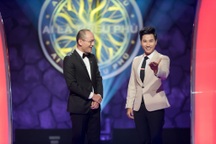 Phan Đăng ngỡ ngàng khi bị Nguyên Khang cướp Mic trong “Ai là triệu phú”