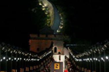 Buổi trình diễn thời trang đặc biệt trên Vạn lý Trường thành