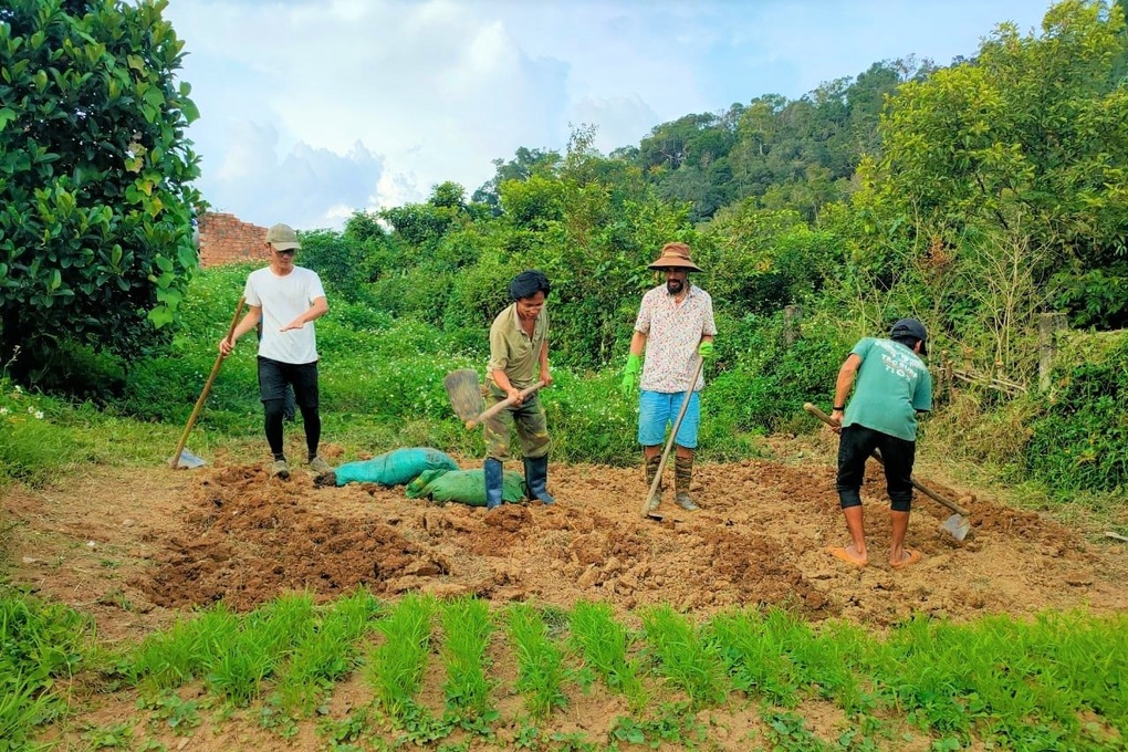 Bỏ phố về rừng, nhiều bạn trẻ dành cả tuổi thanh xuân để phủ xanh đồi trọc - 4 Bỏ phố về rừng, nhiều bạn trẻ dành cả tuổi thanh xuân để phủ xanh đồi trọc - 4