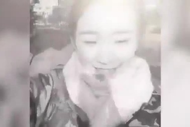 Chi 400.000 đồng để mua quả táo có nụ hôn của nữ tiếp viên hàng không