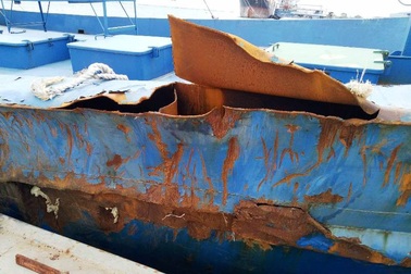 Tàu vỏ thép 67 nằm bờ vì hư hỏng, chủ tàu lại "cầu cứu"