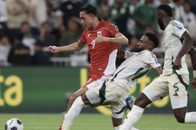 Báo Indonesia nhận xét thẳng thắn về trình độ của đoàn quân HLV Kluivert