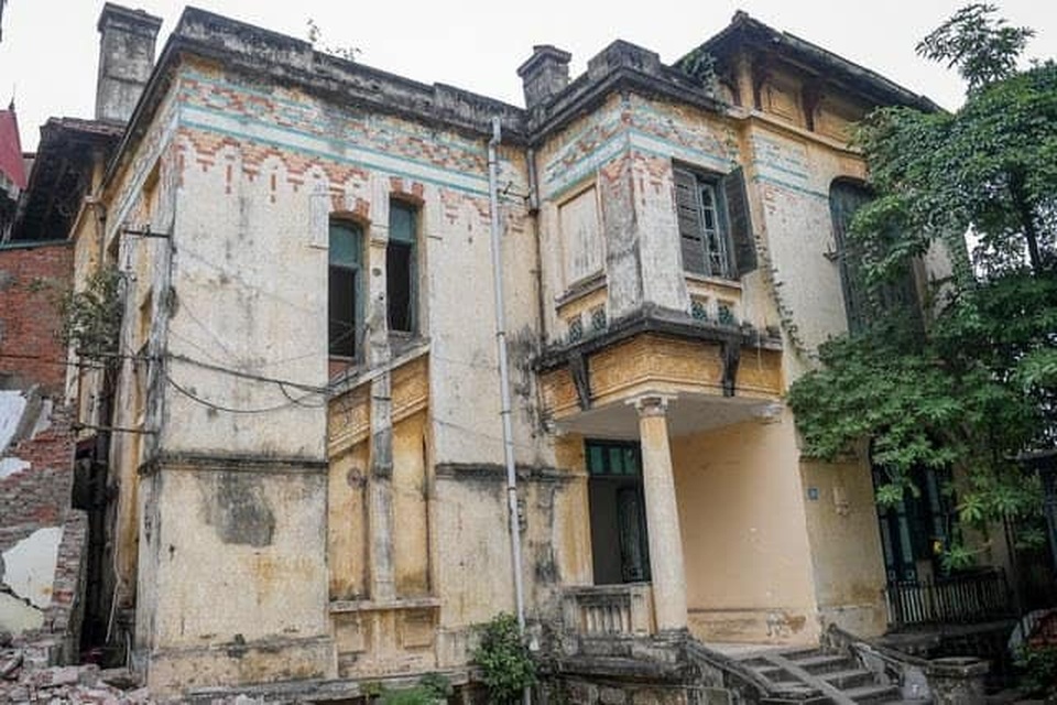Tạm ngừng hạ giải ngôi biệt thự cổ 128C Đại La - Trạm phát sóng Bạch Mai - 2 Tạm ngừng hạ giải ngôi biệt thự cổ 128C Đại La - Trạm phát sóng Bạch Mai - 2